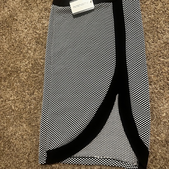 NWT!!! Black and White Pencil Skirt - Picture 2 of 5
